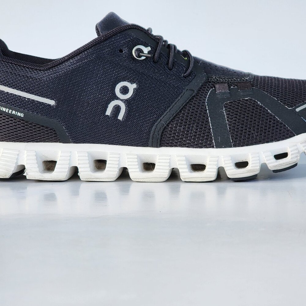 ON RUNNING CLOUD 5 WOMEN'S SNEAKERS 59.98904 | BLACK/WHITE Size 7